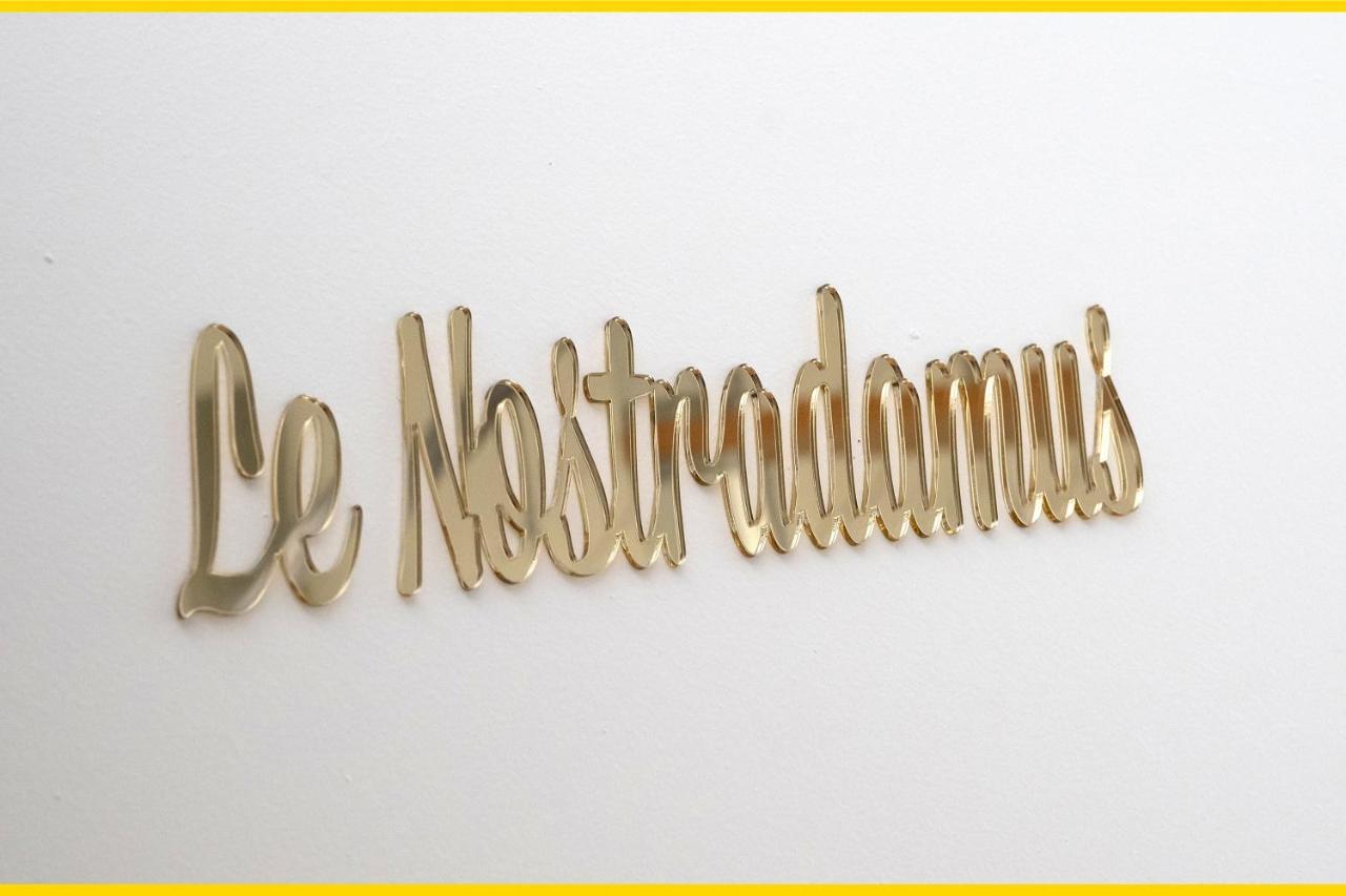 Le Nostradamus - Magnifique Appartement Cours Principal Plein Centre Avec Parking سالو دو بروفونْسْ المظهر الخارجي الصورة