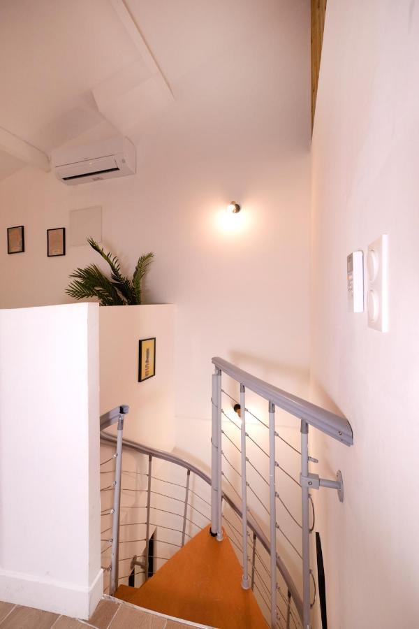 Le Nostradamus - Magnifique Appartement Cours Principal Plein Centre Avec Parking سالو دو بروفونْسْ المظهر الخارجي الصورة